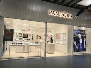 Įmonės pavadinimas yra Pandora