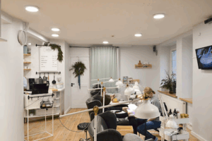 The kitchen nails & coffee